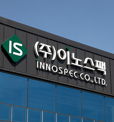 Building image showing the company